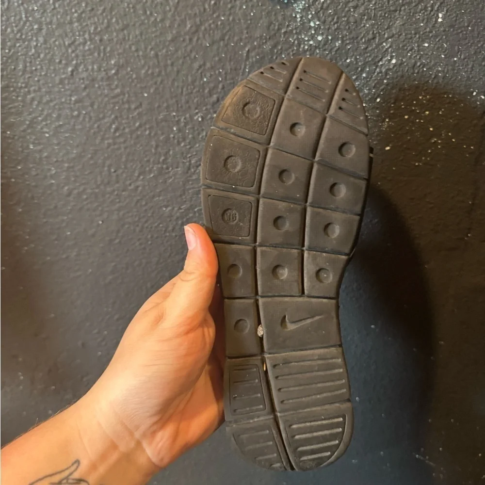 Nike Black and White Slide Sandals with Cushion